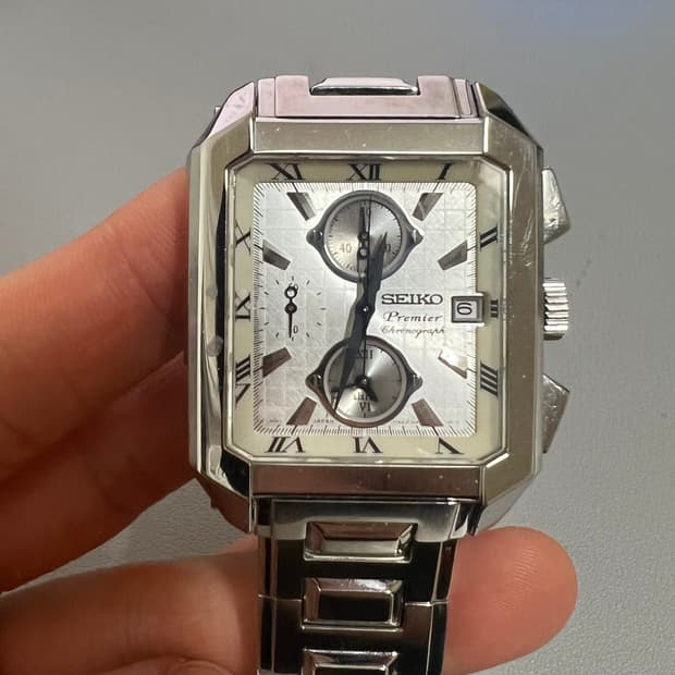 세이코 프리미어 사각 쿼츠 SNA741P1