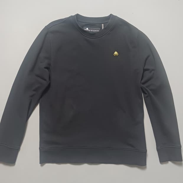 [105] 무스너클 메탈로고 라운드넥 맨투맨 스웨트셔츠