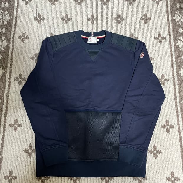 몽클레어 맨투맨