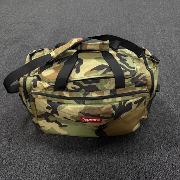 슈프림 15ss 우드랜드 카모 더플크로스백