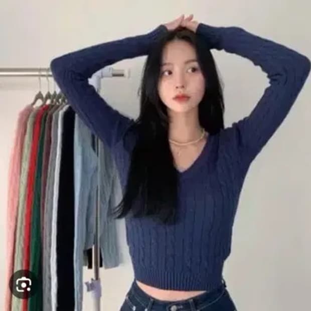 페일제이드 2022 브이넥 케이블 니트 네이비