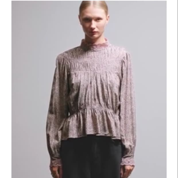 앤아더스토리즈 스모크 블라우스