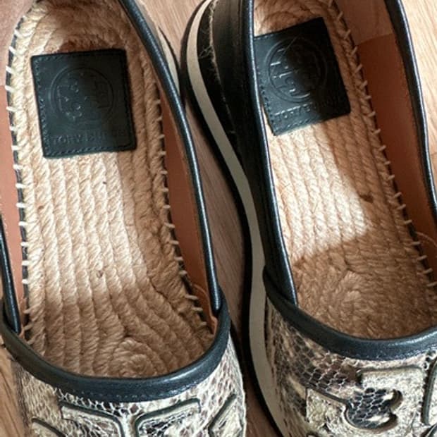 미착용) 토리버치 데이지 로고  슬립온 (6M)