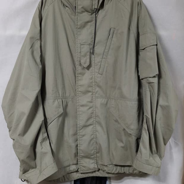 무신사 스탠다드 시티레저 후디드 쉘 파카 라이트 카키