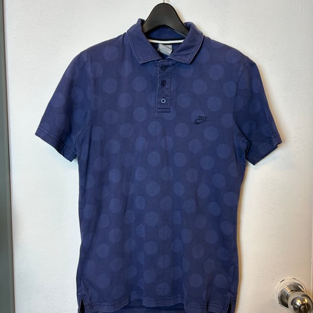 나이키 땡땡이 카라티셔츠