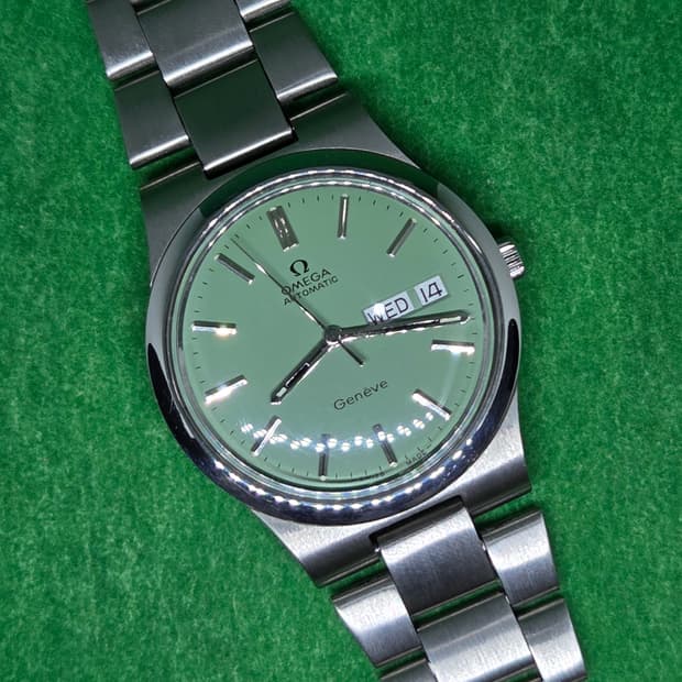 오메가 제네브 피스타치오 그린