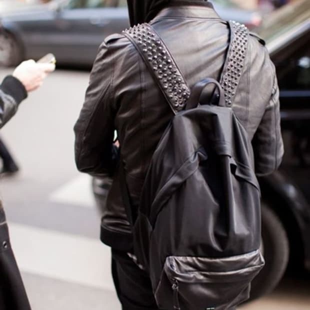 지방시 10fw 아카이브 리카르도 티시 레더 스터드 백팩