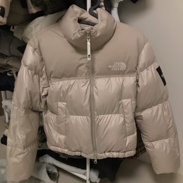 노스페이스 노벨티 눕시 다운 재킷 아이보리