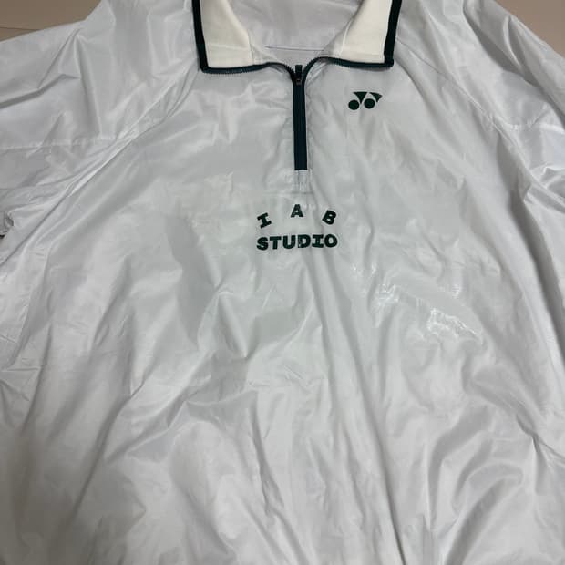 아이앱 스튜디오 x 요넥스 우븐 풀오버 풀오버 화이트