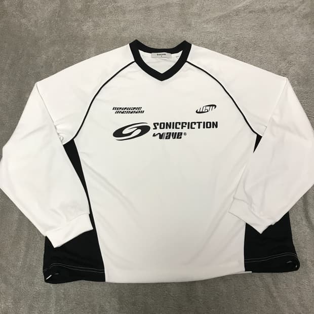 에잇세컨즈 스포츠 긴팔 티셔츠 M사이즈