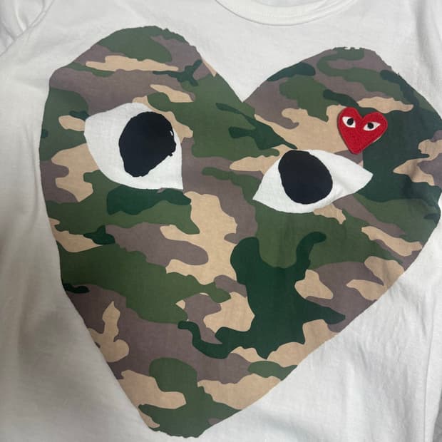 꼼데 카모 반팔티