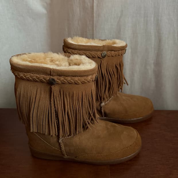 MINNETONKA fringe suede boots