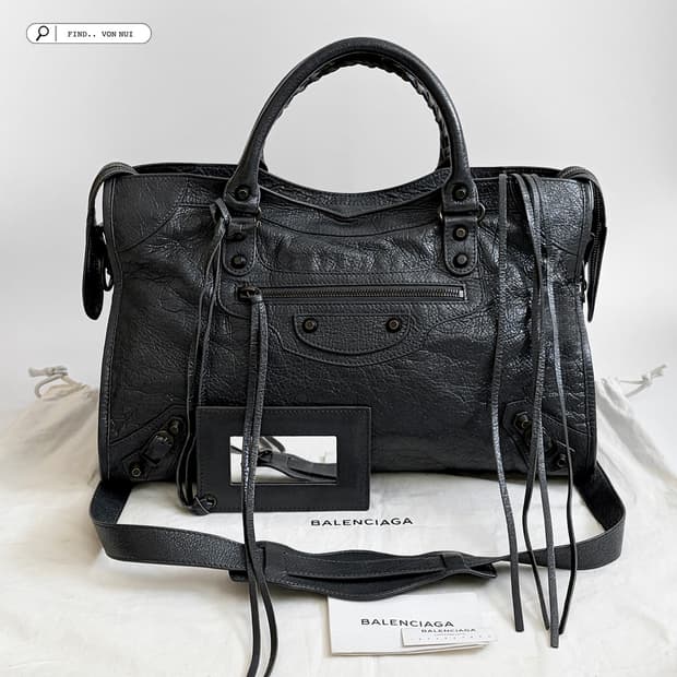 발렌시아가 클래식 시티백 미듐 판매합니다.