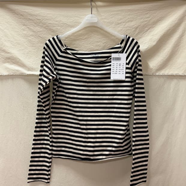 브랜디멜빌 오픈숄더 티셔츠