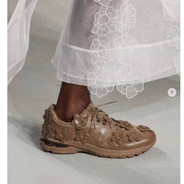 아식스 세실리아반센