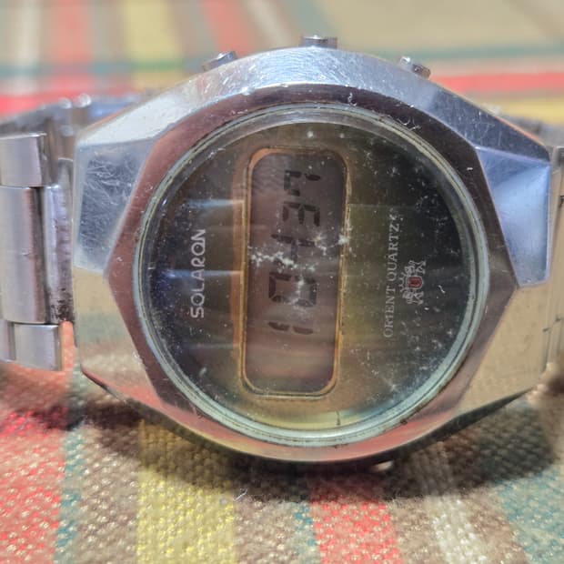 빈티지 오리엔트 솔라론 디지탈 시계