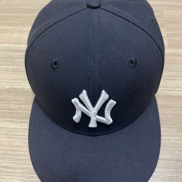 뉴에라스냅백 판매 합니다 7 3/8입니다