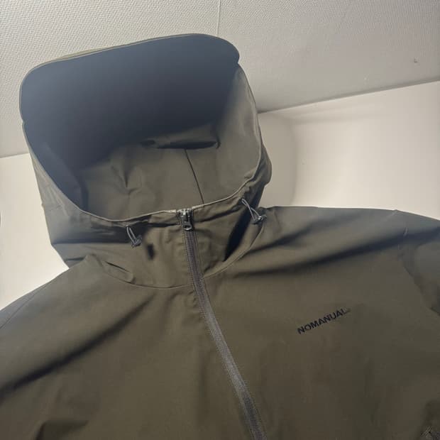 노메뉴얼 카키색 바람막이 판매합니다