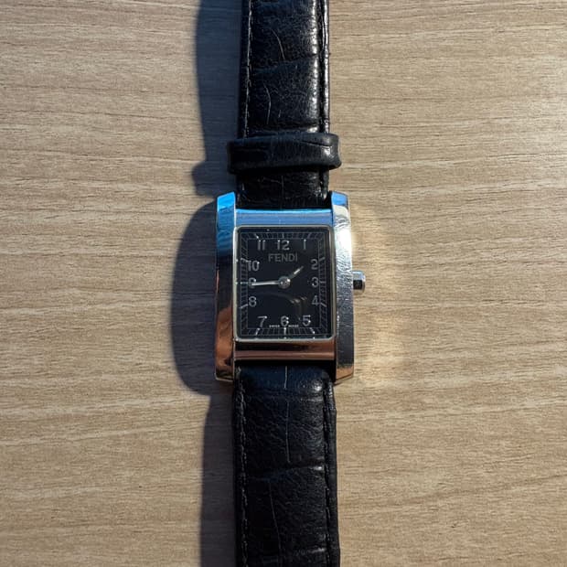 펜디 가죽 시계