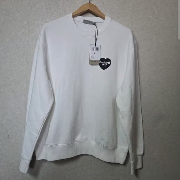 새상품 칼하트 WIP 하트 로고 화이트 맨투맨  사이즈 105