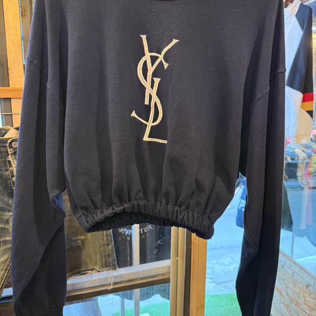 생로랑 네이비 크롭 맨투맨