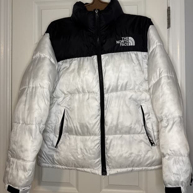 18FW 노스페이스 700 후디 패딩 화이트 블랙