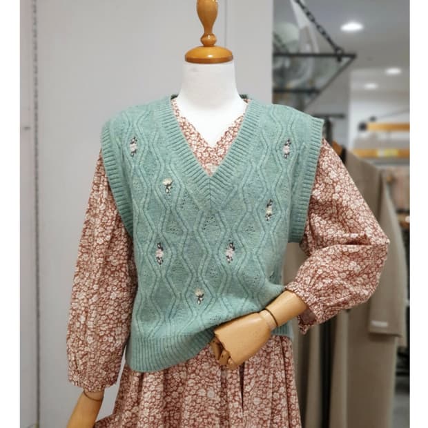 새상품 써스데이아일랜드 피셔맨 케이블 자수 베스트