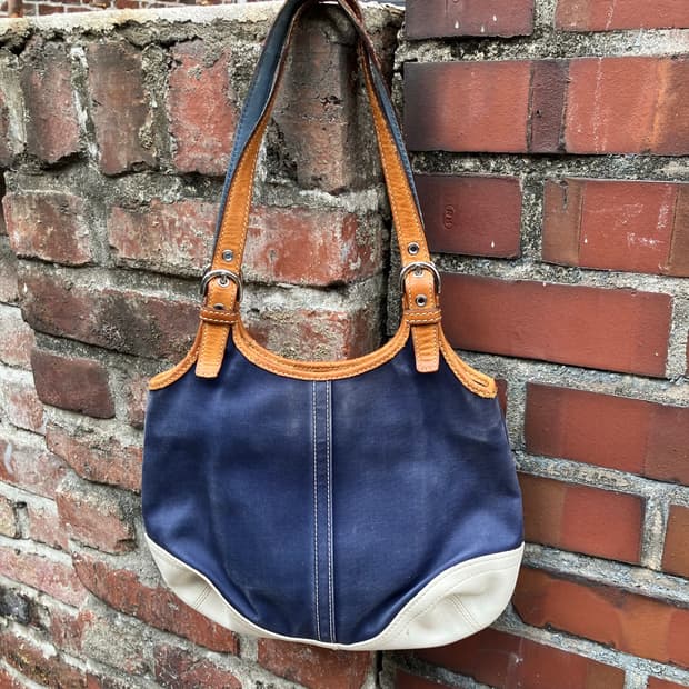 Coach 가죽 배색 숄더백