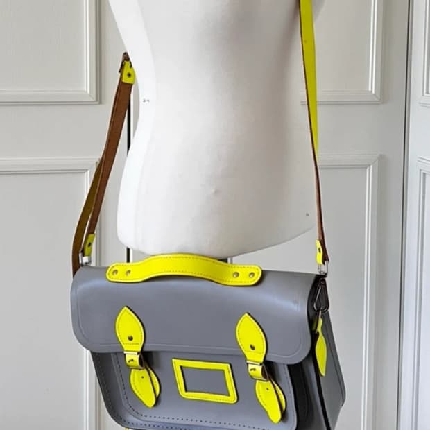 Authentic Leather 소가죽 네온 사첼 백 