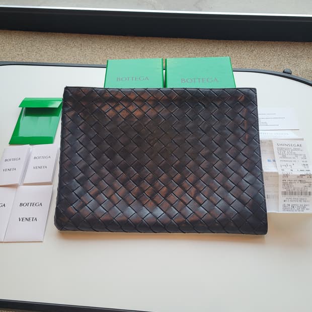 보테가베네타 투톤 클러치 백