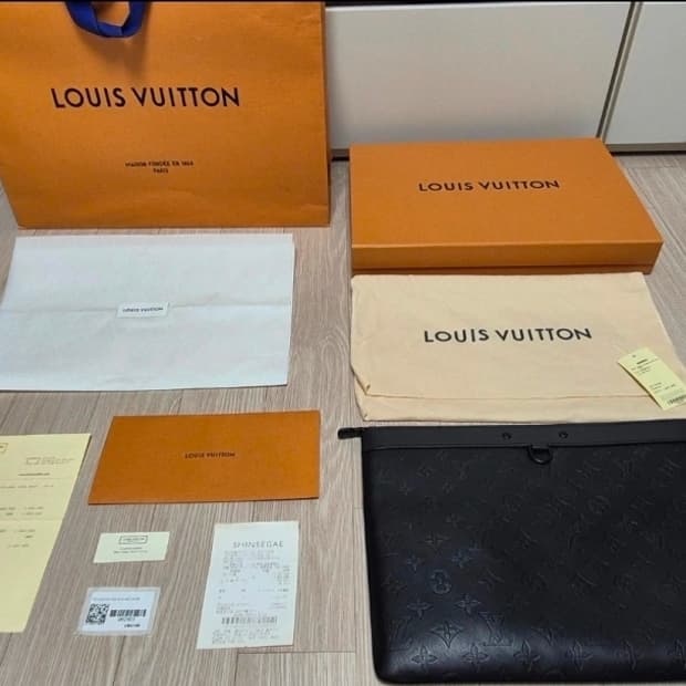 루이비통클러치 섀도우 클러치 최상급 백화점제품 영수증 풀박스 