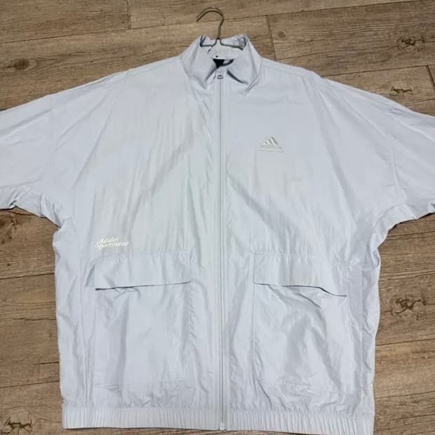 아디다스 바람막이 L사이즈