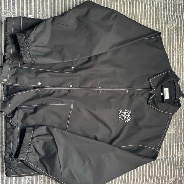 디네댓x 블랙아이패치 콜라보 Coach Jacket Black