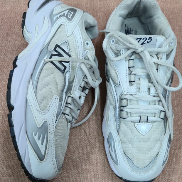 뉴발란스 245mm-  725 스니커즈 화이트/실버