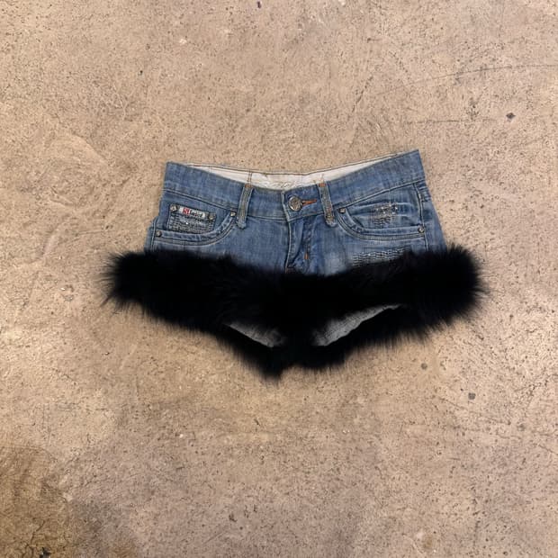 퍼 트리밍 데님 숏츠