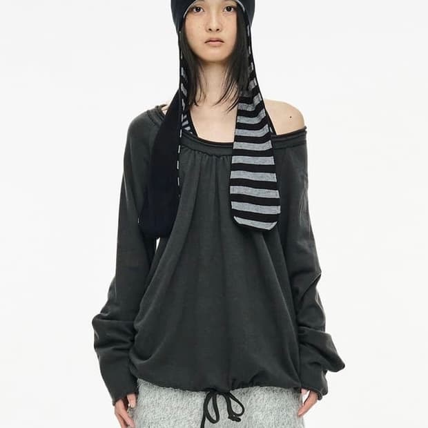 세릭 라운드 햄 스트링 탑 오프숄더 차콜