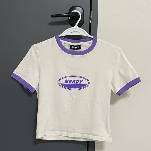 새상품) 널디 nerdy 로고 크롭 반팔티
