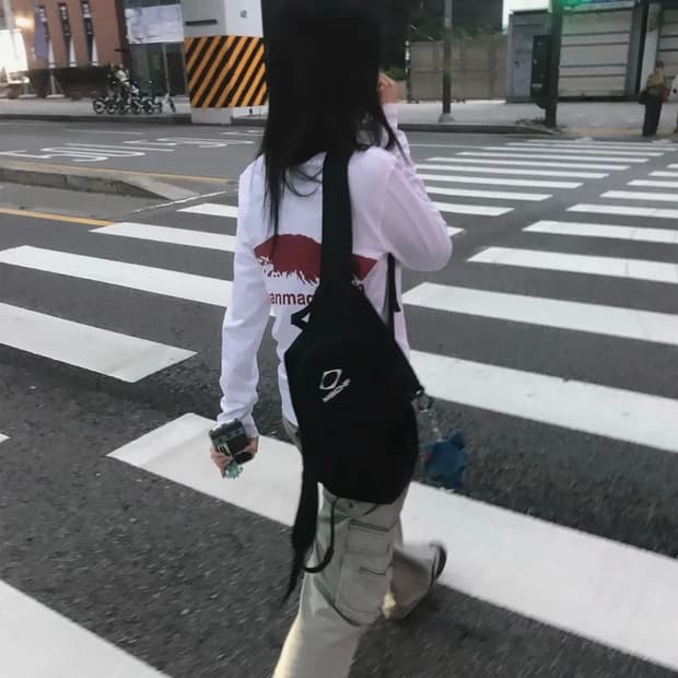 탄산마그네슘 마운틴 롱슬리브 화이트 레드