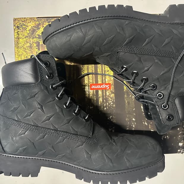 [275/3회착] 슈프림 X 팀버랜드 다이아몬드 플레이트 6인치 부츠블랙