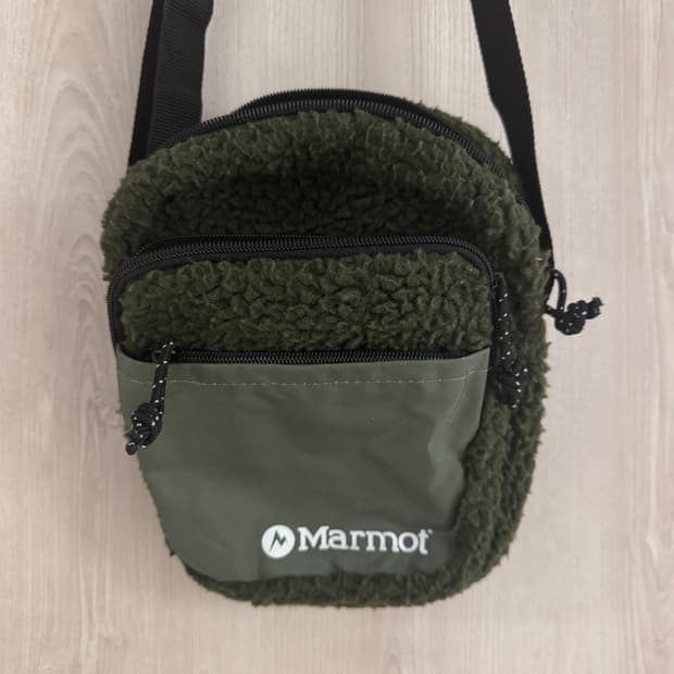 마모트 후리스 미니 크로스백 