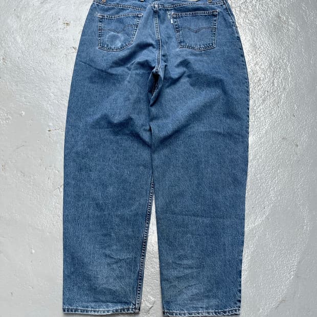 42) 1990s Made In USA Levis Silver Tab