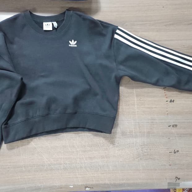 아디다스 삼선 크롭 맨투맨 블랙  M