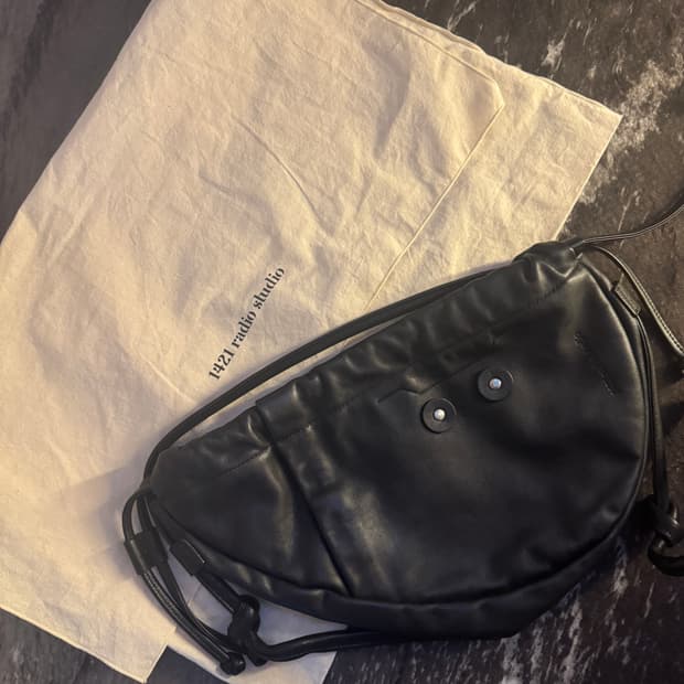 1421 라디오 스튜디오 hertz bag