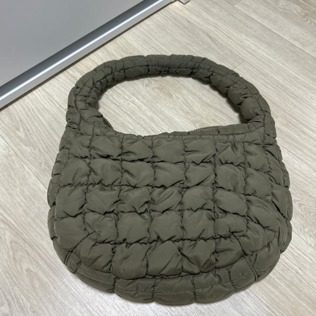 코스 퀄팅백 구름백 카키