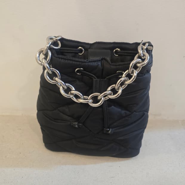 닥스 블랙 퀼팅 버킷백