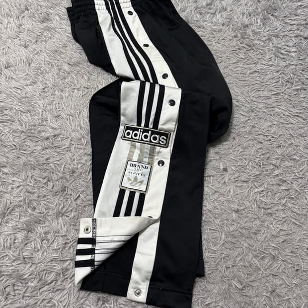 아디다스 블랙 스냅버튼 트랙팬츠