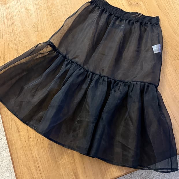 듀이듀이 블랙 오간자 프릴 스커트