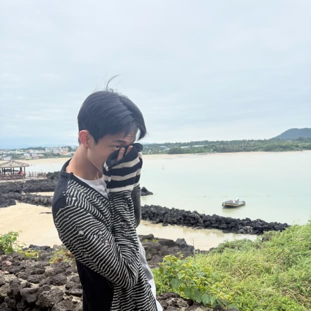 Mihara yasuhiro destroyed knit cardigan