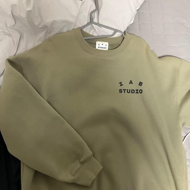 IAB 아이앱 올리브 맨투맨