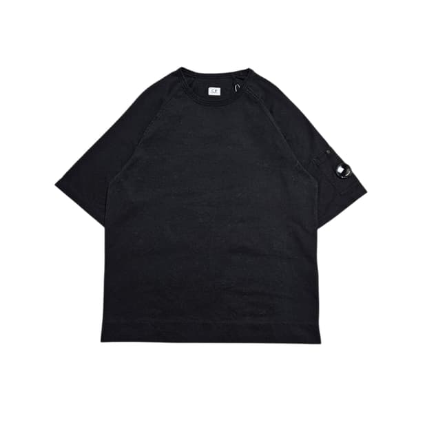 Cp컴퍼니 렌즈 와펜 반팔티 블랙